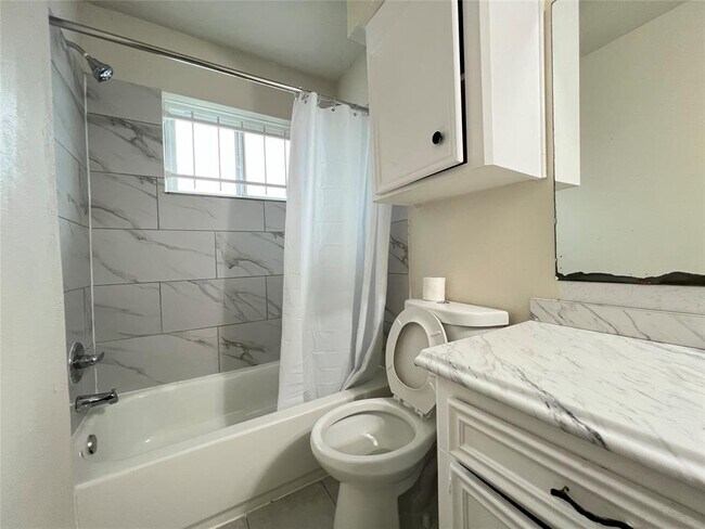 Building Photo - 9210 Meaux Dr