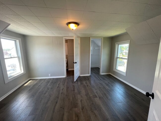 Building Photo - 4 bedroom home ready now!