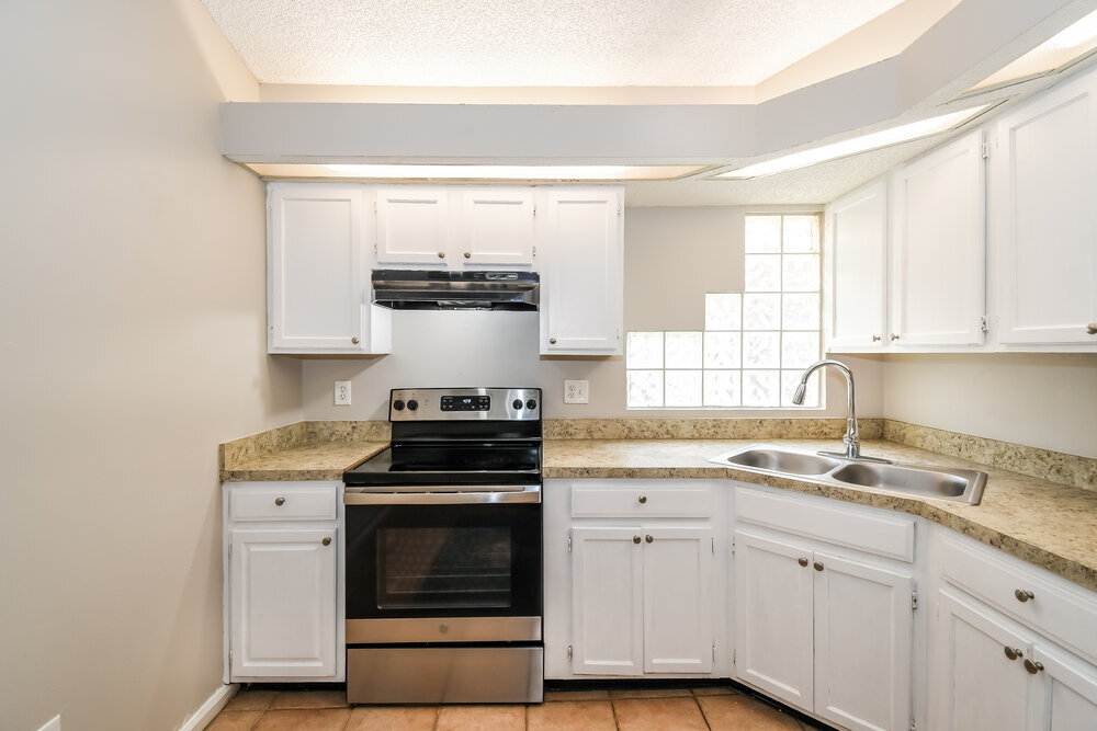 Building Photo - 10725 Meadowlea Dr