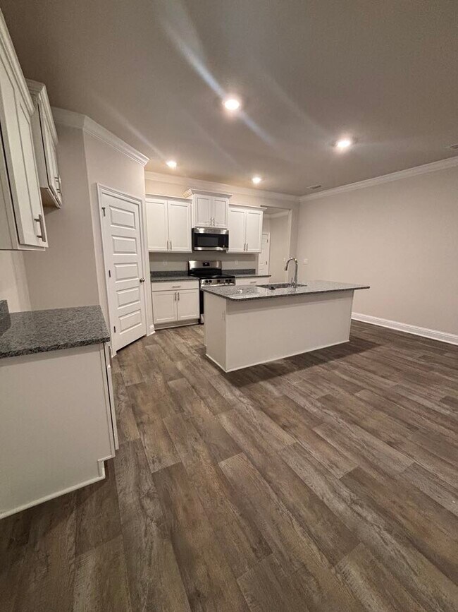 Building Photo - 14738 Dayton Cir