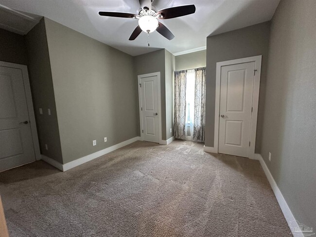 Building Photo - 923 E Belmont St