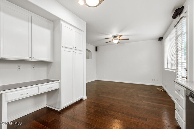 Building Photo - 375 Avenida De Royale