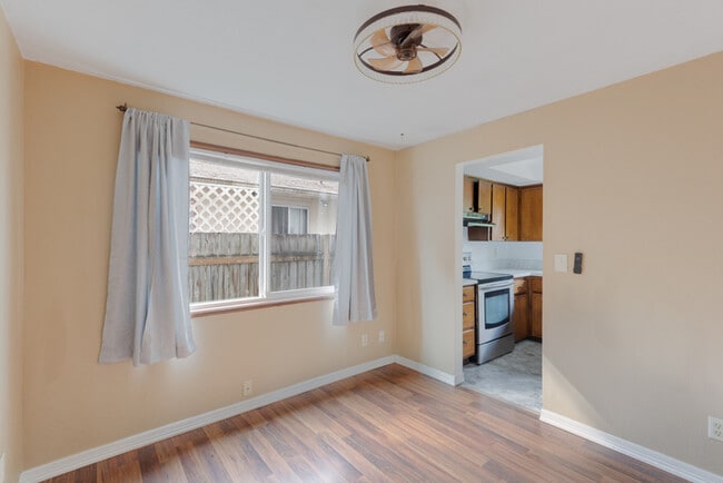 Building Photo - THREE BEDROOM IN MINT VALLEY