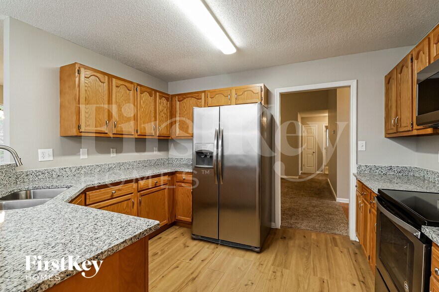 Building Photo - 3235 Leicester Dr