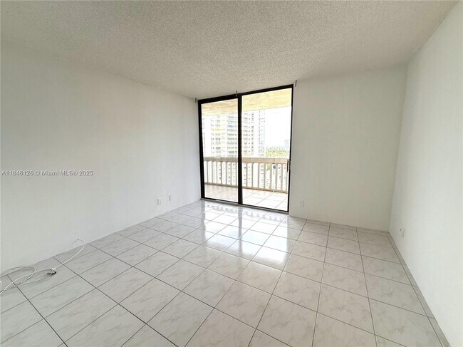 Building Photo - 19355 Turnberry Way