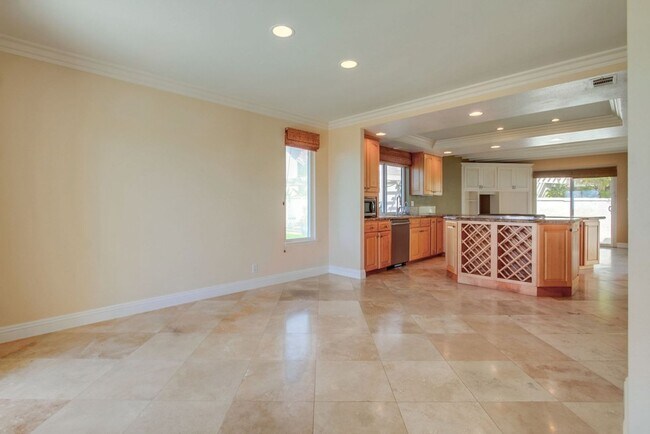 Building Photo - Fantastic ocean views in this spectacular ...