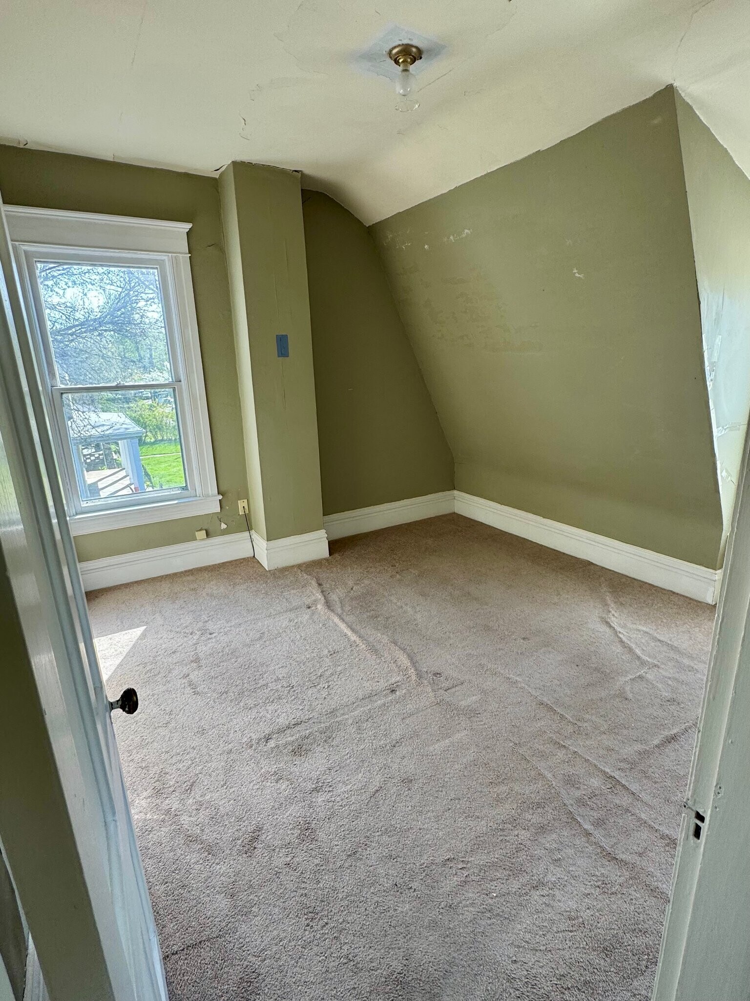 Building Photo - 707 Edgewater Ave