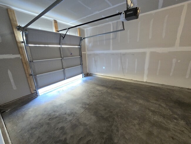 Building Photo - 865 Falls Grove Trl