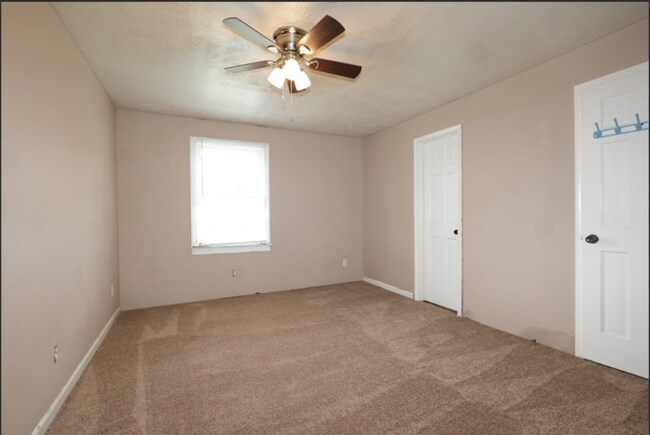 Building Photo - A charming house in Jewitt!