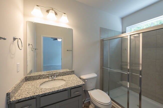 Building Photo - "Spacious 4-Bedroom Retreat with 3.5 Baths...