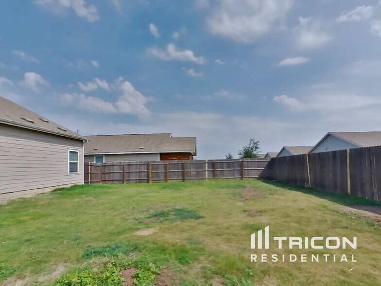 Building Photo - 421 Moonvine Way