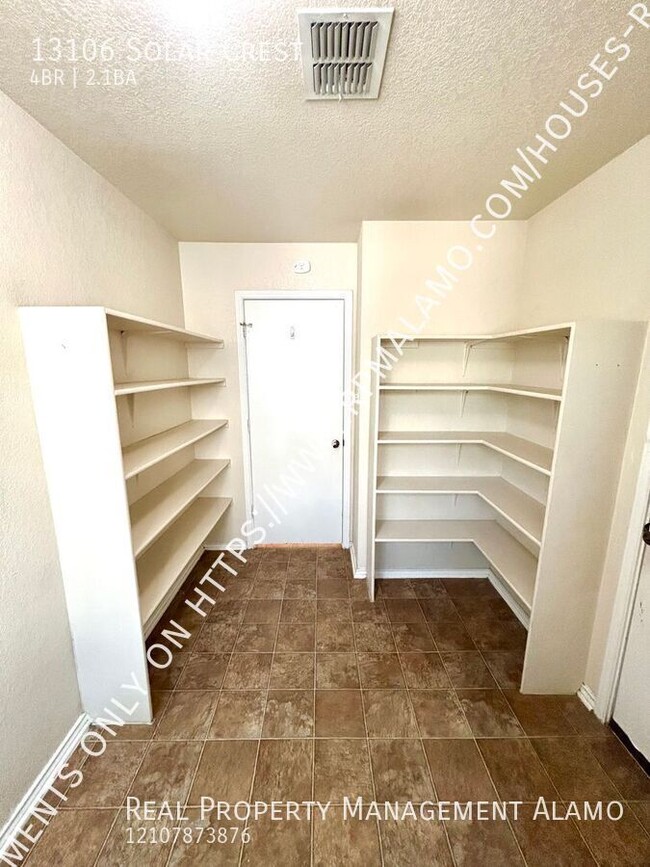 Building Photo - **MOVE IN SPECIAL** 4 Bedroom 2.5 Bath Hom...