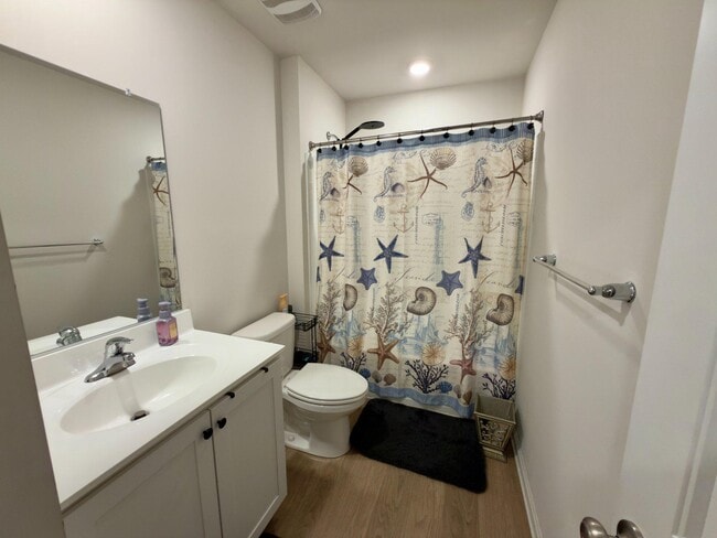 Building Photo - 61 New England Dr