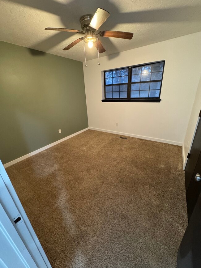 Building Photo - 12901 NE 36th St