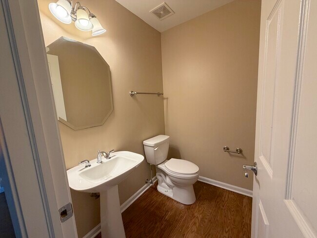 Building Photo - 3257 Cool Springs Ct