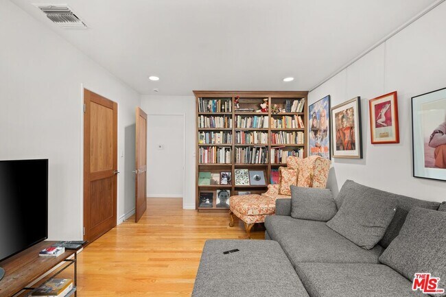 Building Photo - 22620 Dolorosa St