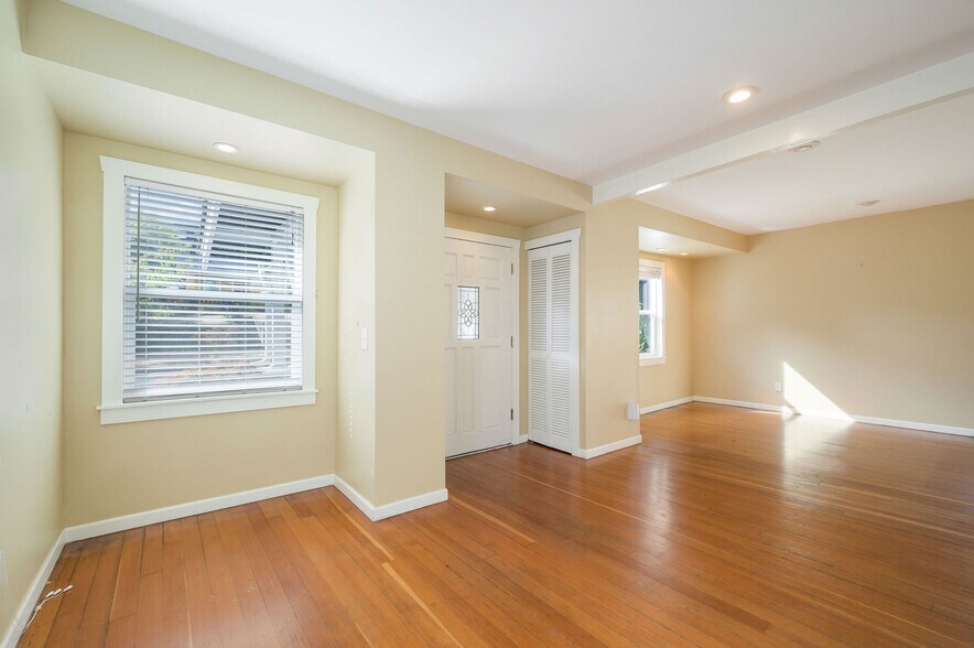 Building Photo - 5228 40th Ave SW