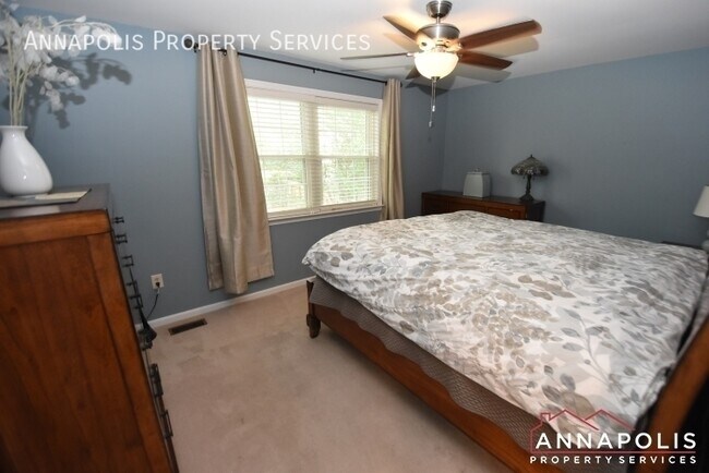 Building Photo - 552 Benforest Dr