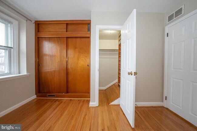 Building Photo - 130 Ivy Ct