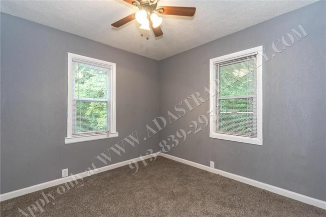 Building Photo - ADORABLE 3 bedroom 1 bathroom home in KCMO...