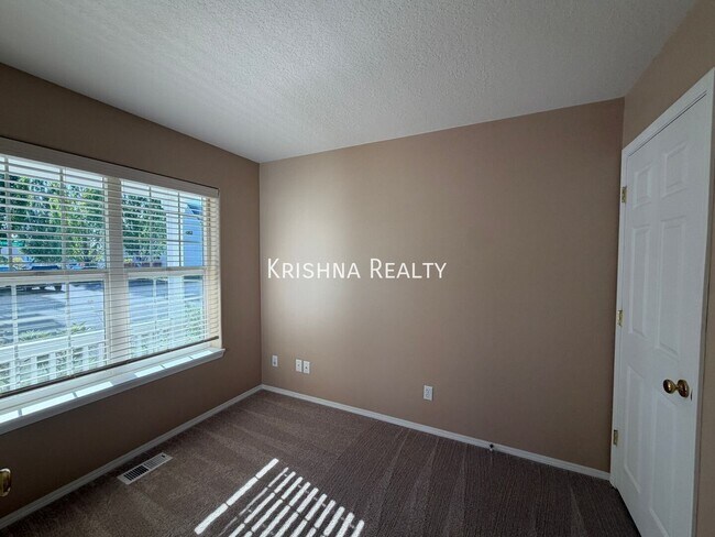 Building Photo - 16729 NW Oak Creek Dr