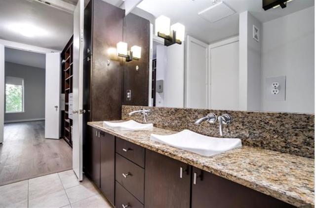 Building Photo - 2950 McKinney Ave