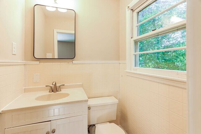 Building Photo - $1300! 3Bed/1Bath in Center Point! Available Soon! Cheers to 250 years—celebrate with limited-tim...