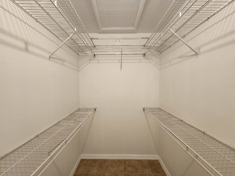 Building Photo - 4437 Rayfield Dr