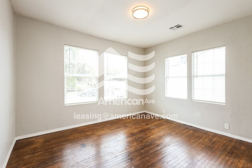 Building Photo - 3316 Pioneer Ave