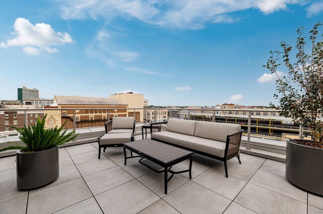 Building Photo - 1011 Canal St