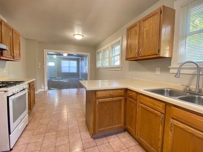 Building Photo - 2 Bed Home With A Den Michigan City