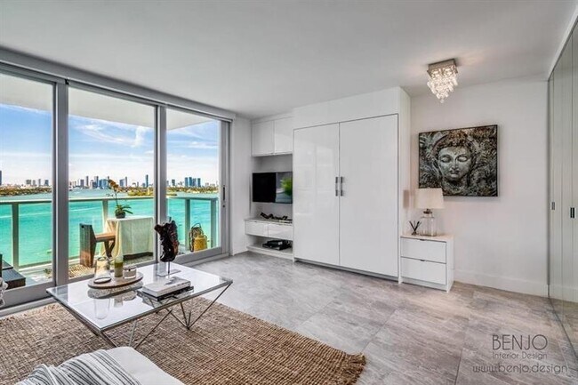 Building Photo - 1000 West Ave