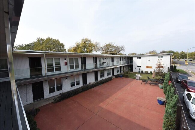 Building Photo - 5124 Live Oak St