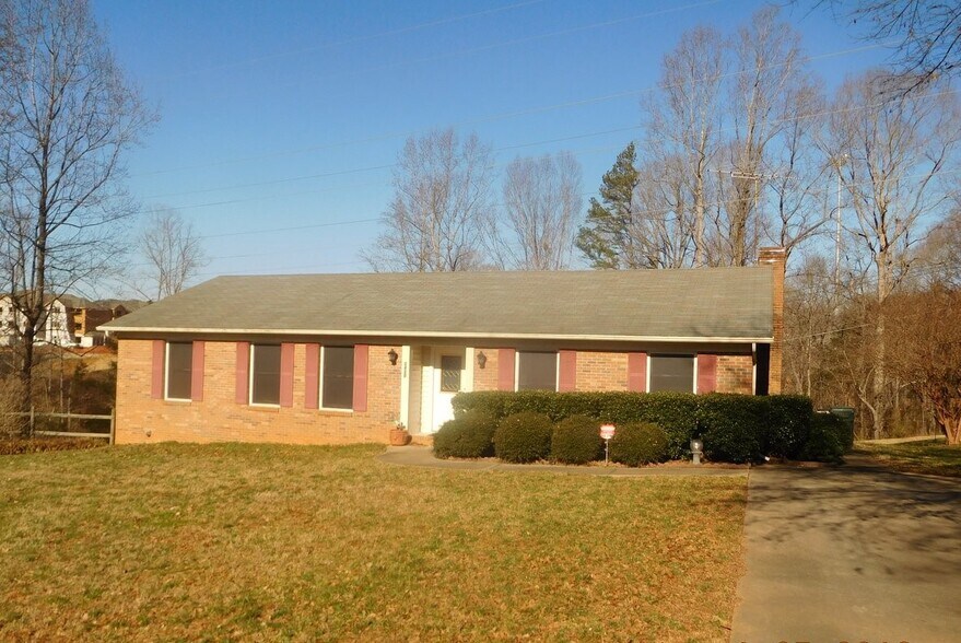 Primary Photo - 2420 Wellington Dr