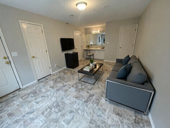 Building Photo - Club (D-04)