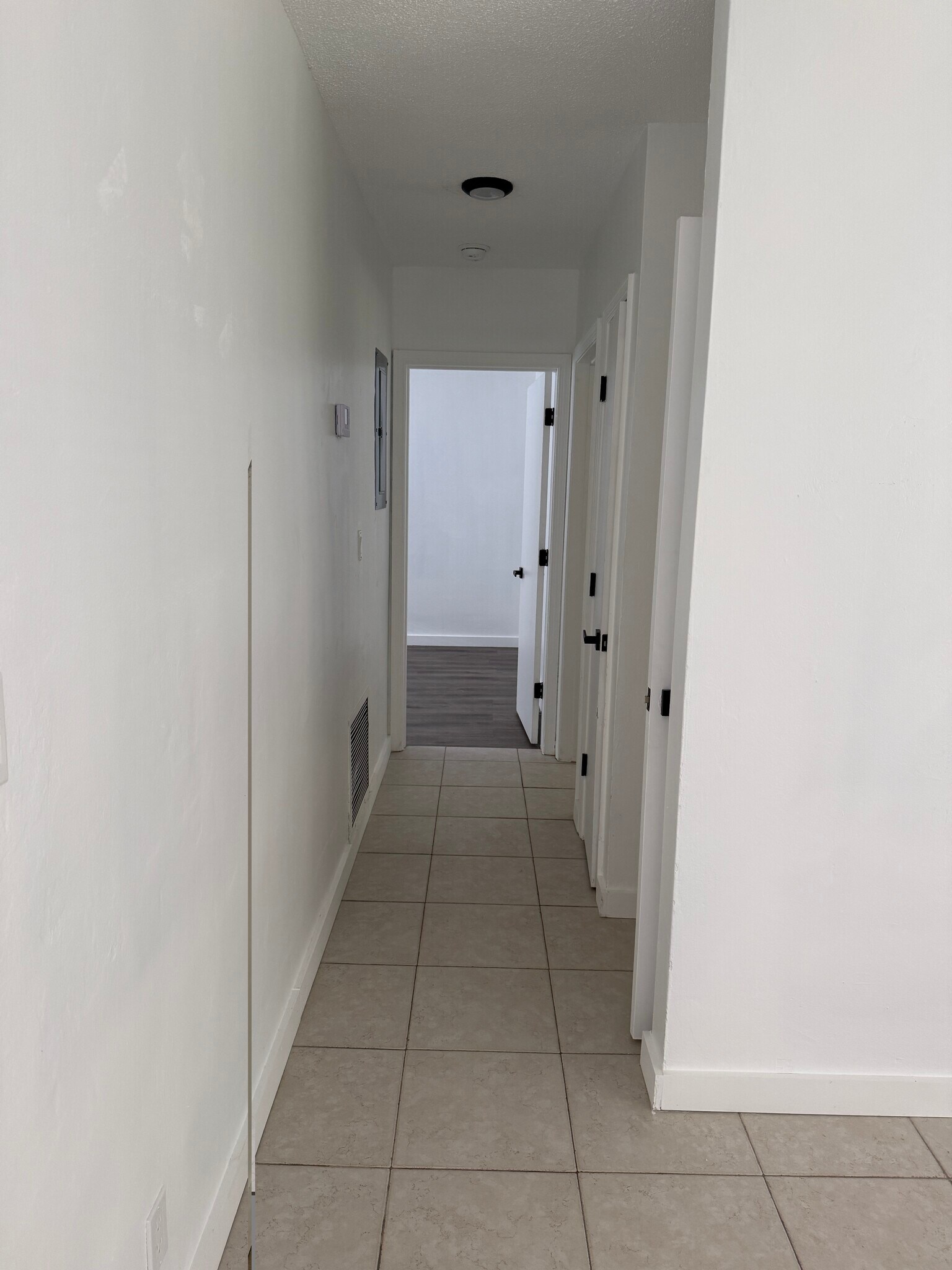 Building Photo - 337 SE 12th Ave