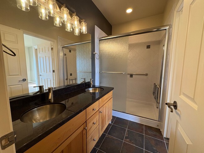 Building Photo - Millcreek Condo with Private Balcony & Pool!