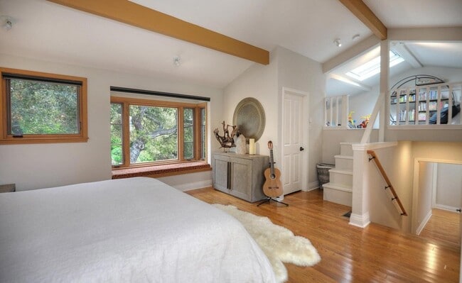 Building Photo - 940 Arbolado Rd