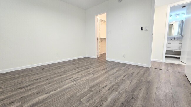 Building Photo - 3100 W Rolling Hills Cir