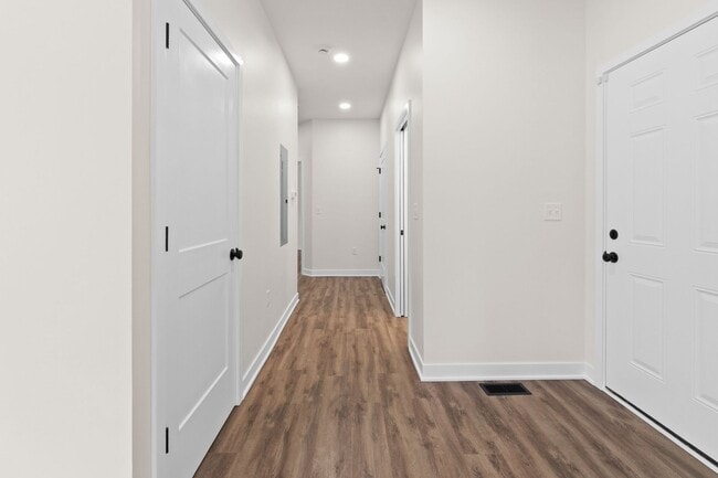 Building Photo - Incredible 2 bedroom 1 bathroom Duplex!