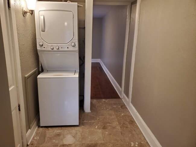 Building Photo - 510 W Orange St