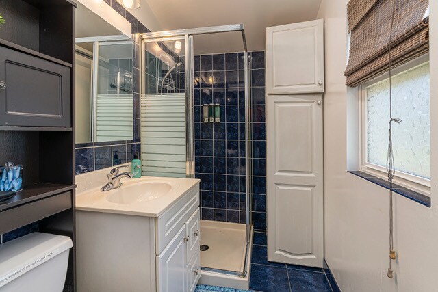 upstairs bathroom - 13211 S Egypt Shores Dr