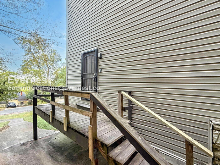 Building Photo - 1406 17th Ave S
