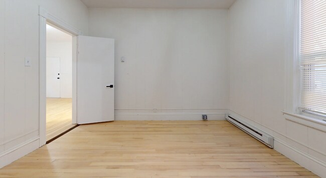 Building Photo - 18 Elizabeth St