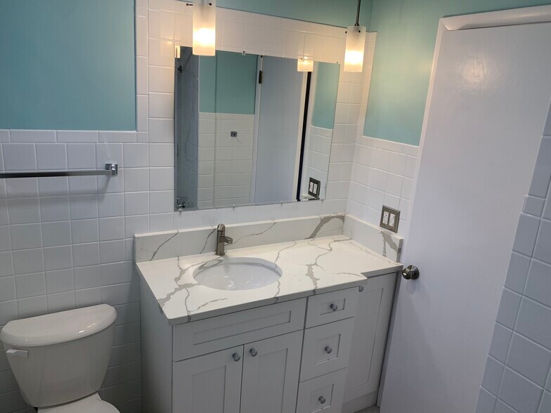 Building Photo - 5861 W Gunnison St