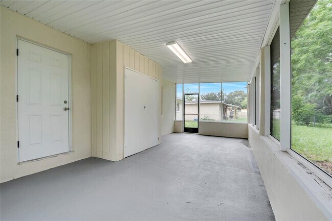 Building Photo - 1040 San Luis Dr