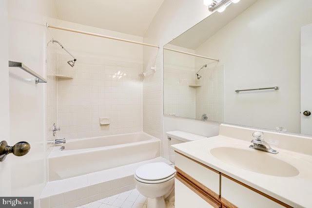 Building Photo - 1645 Oak Spring Way