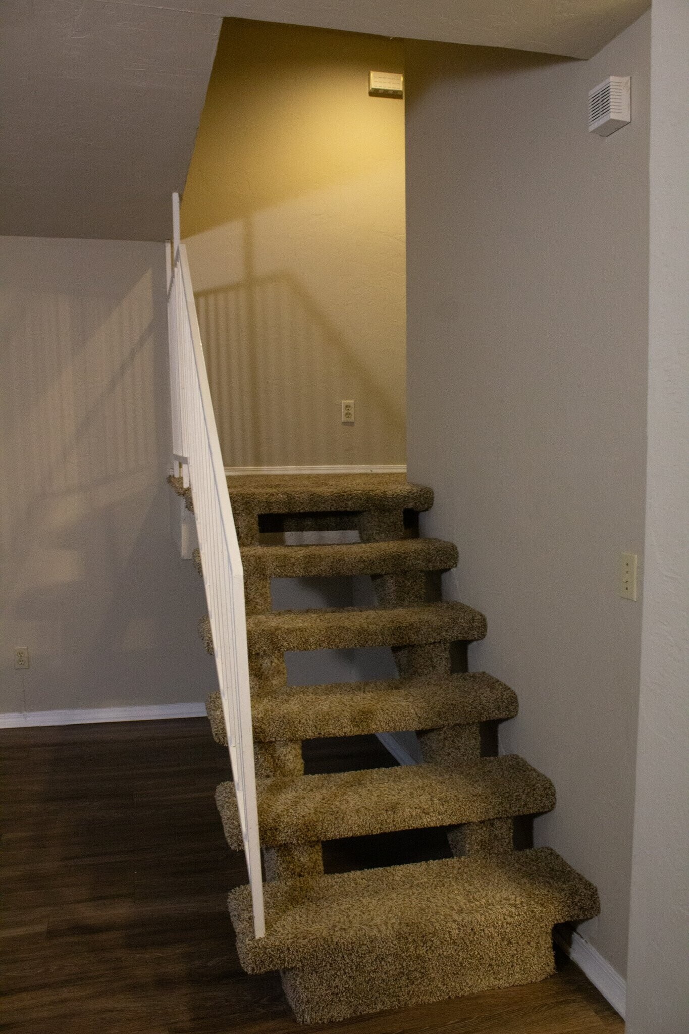 Building Photo - 1329 Eastgate Dr