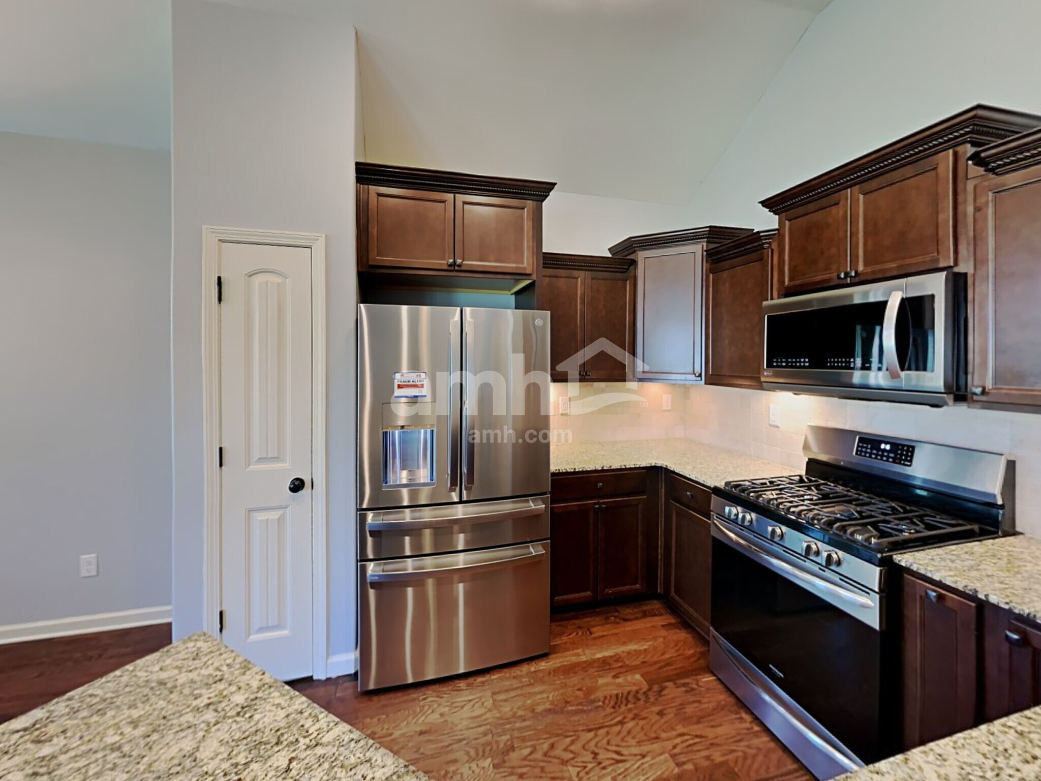 Building Photo - 45 Donna Lyn Dr