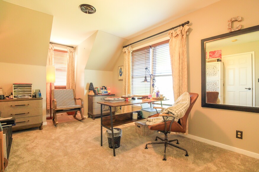 Building Photo - 511 Riverview Ct